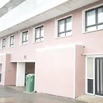Midland Apartment I 1-Min Walk To Town Centre & Station I 8-Mins To Airport I Private Balcony