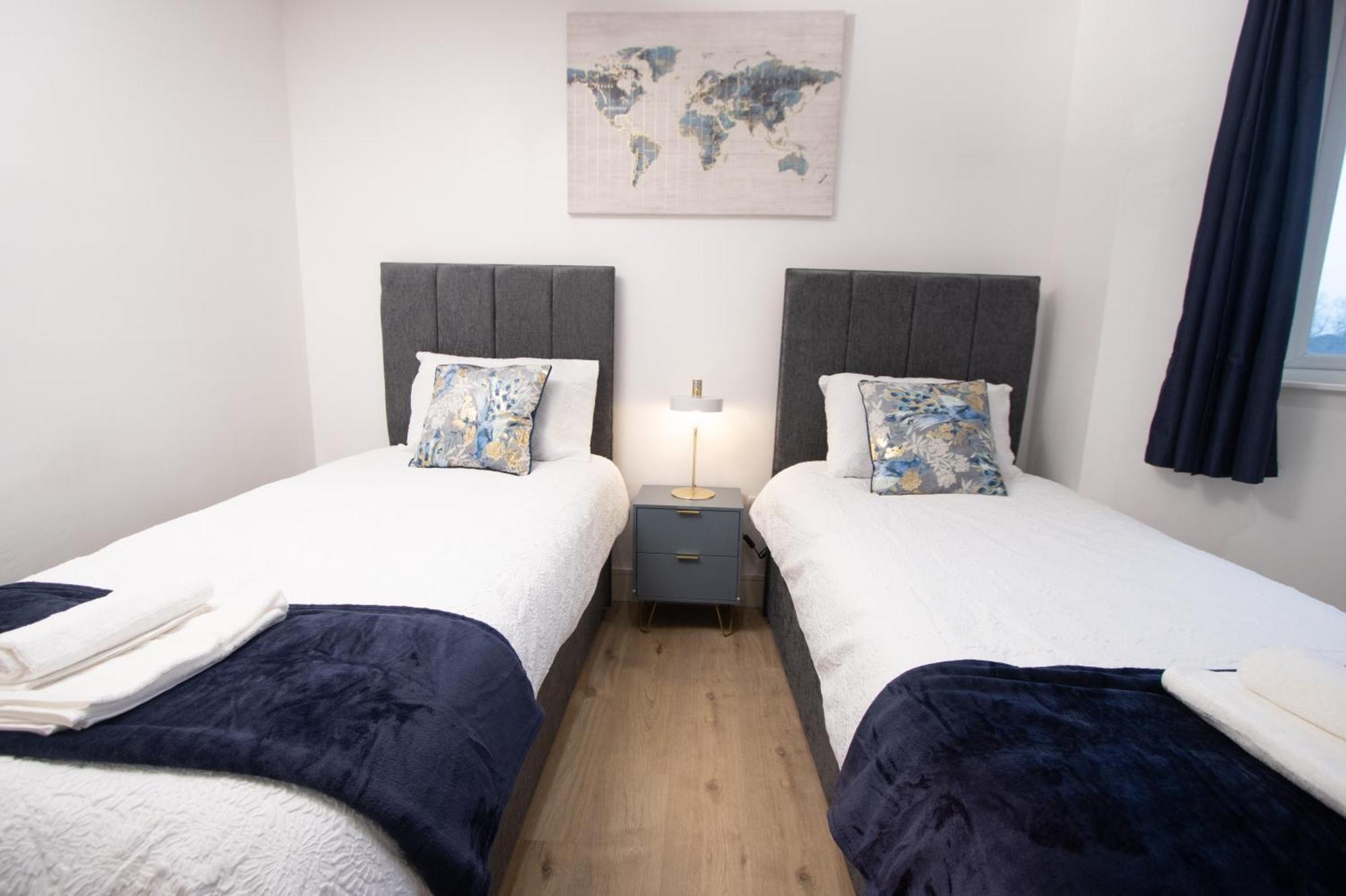 Midland I 1-min Walk To Town Centre & Station I 8-mins To Airport I Private Balcony *