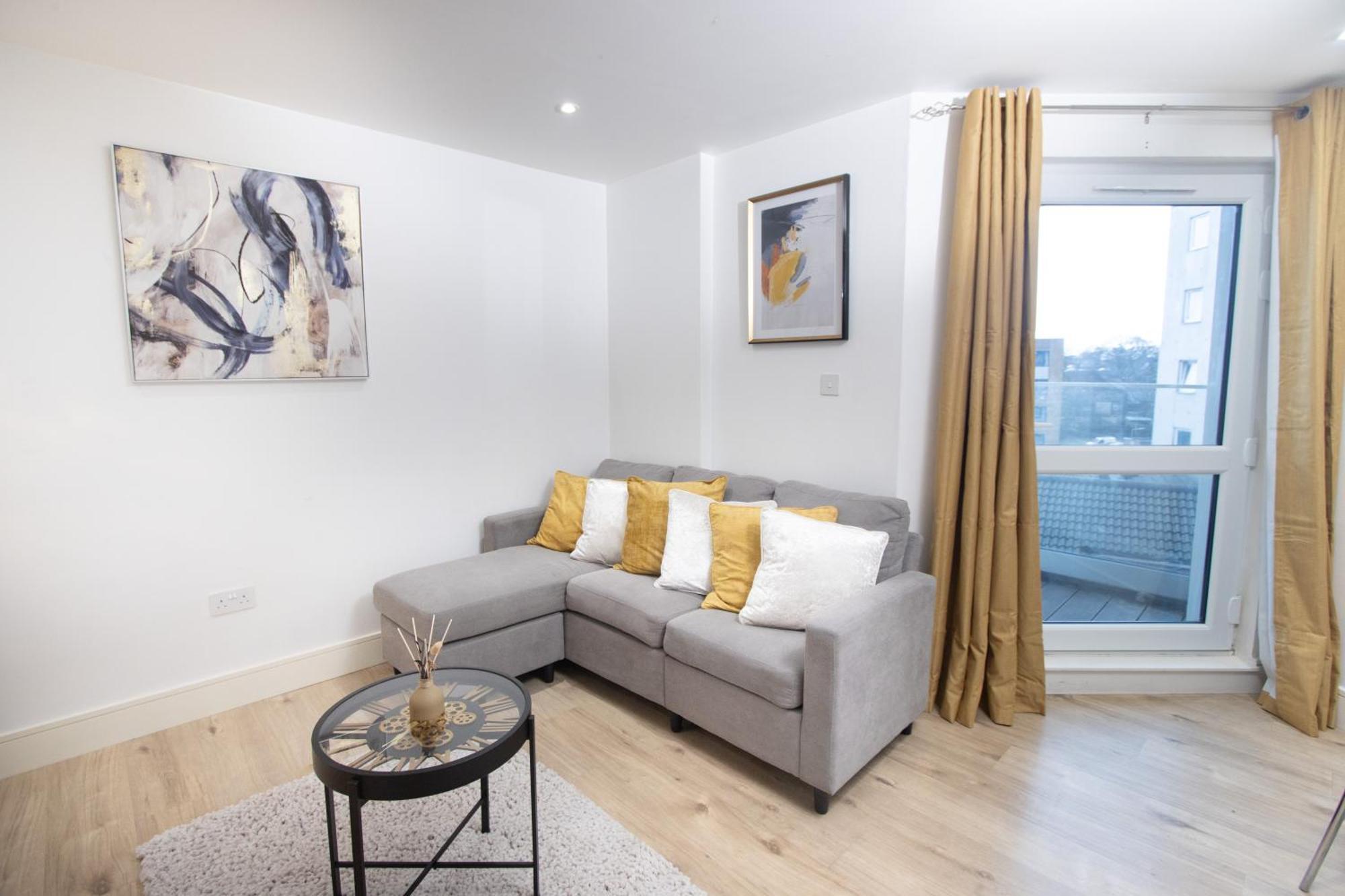 Apartment Midland I 1-min Walk To Town Centre & Station I 8-mins To Airport I Private Balcony Luton (Bedfordshire)