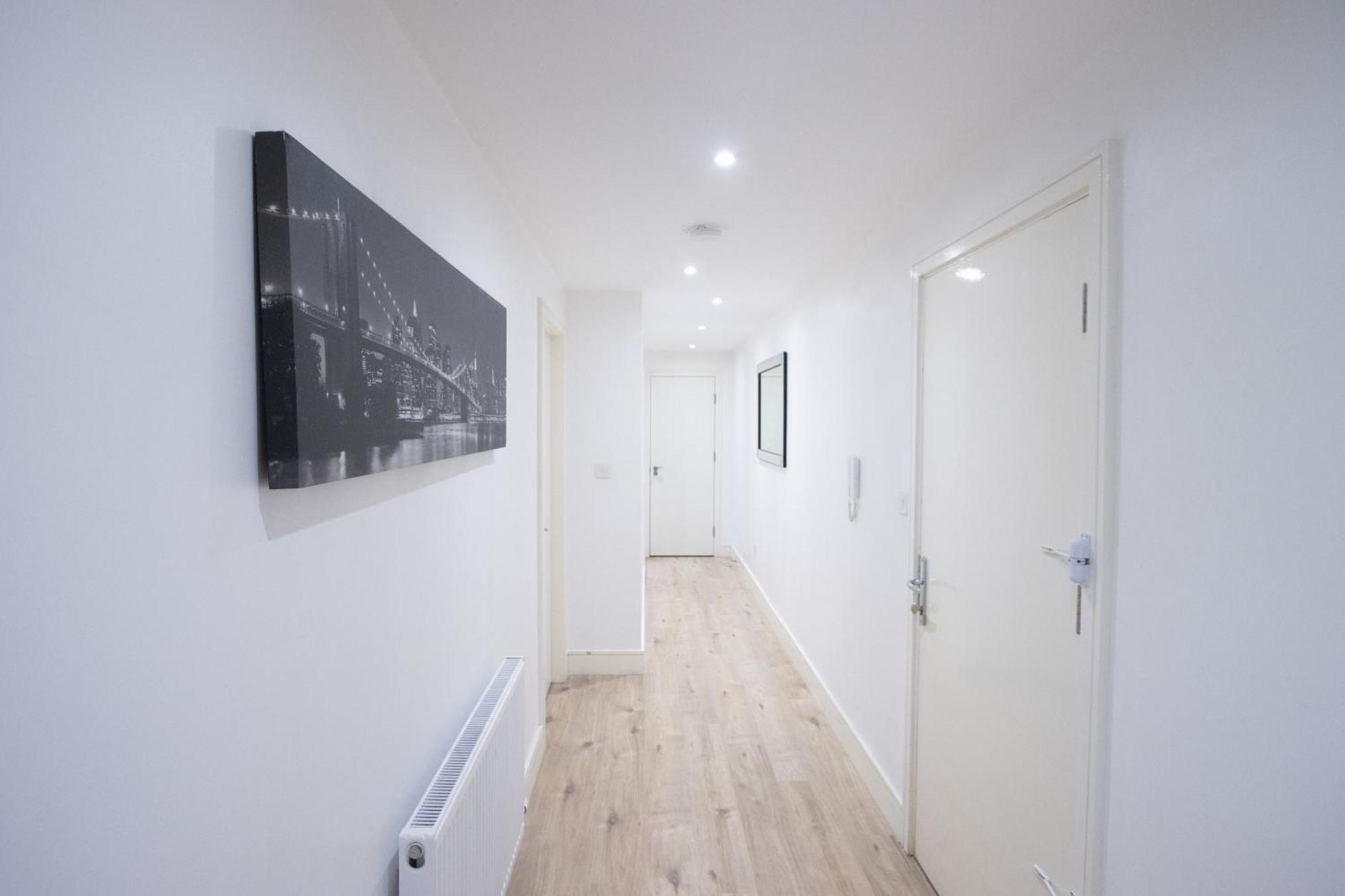 Midland I 1-min Walk To Town Centre & Station I 8-mins To Airport I Private Balcony * Luton (Bedfordshire)