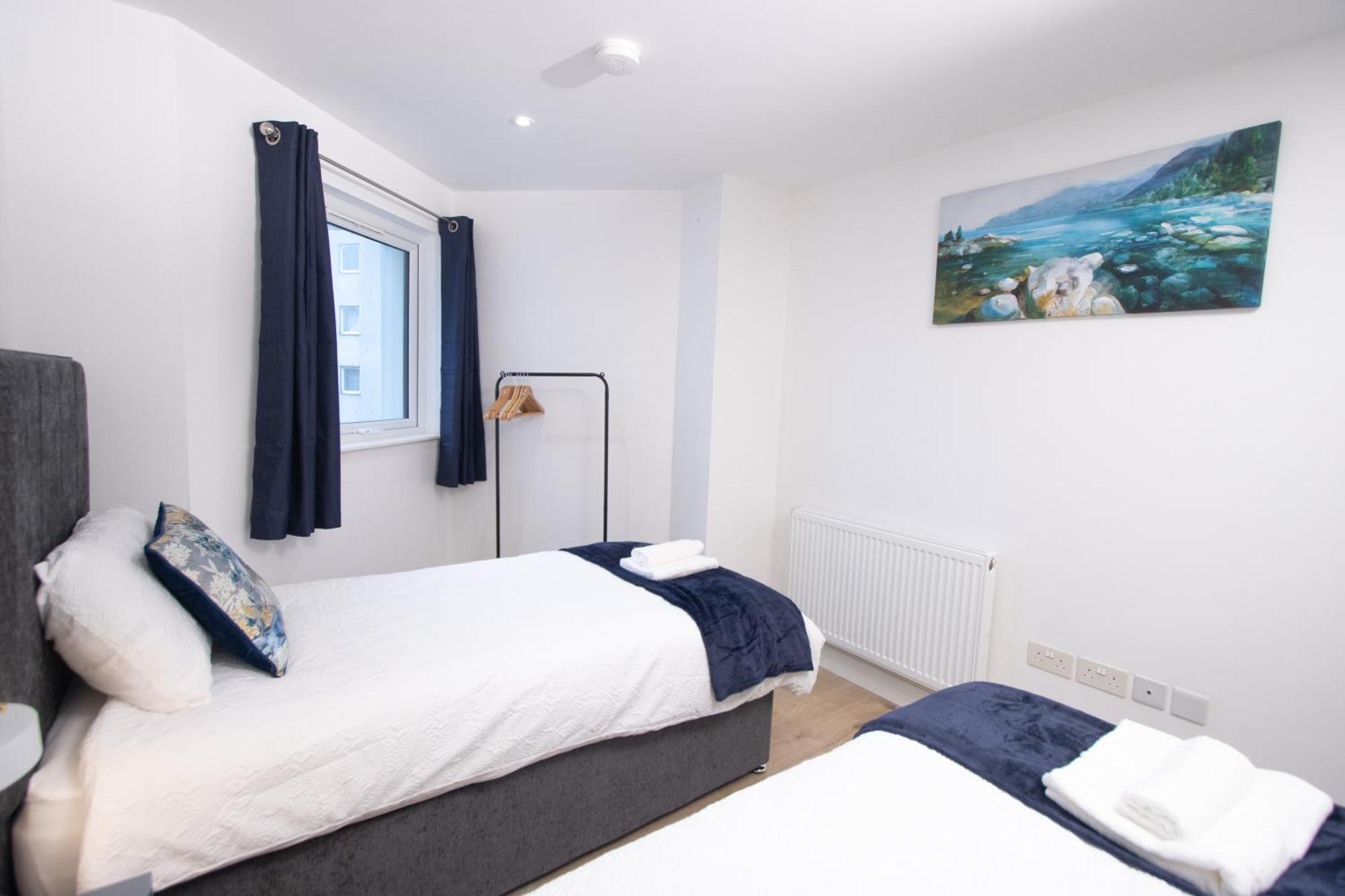 Midland I 1-min Walk To Town Centre & Station I 8-mins To Airport I Private Balcony *