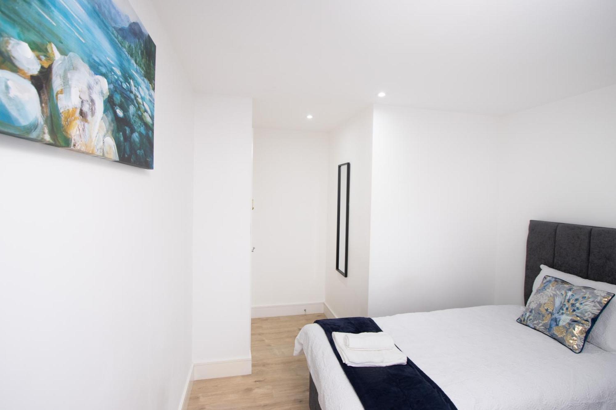 Apartment Midland I 1-min Walk To Town Centre & Station I 8-mins To Airport I Private Balcony