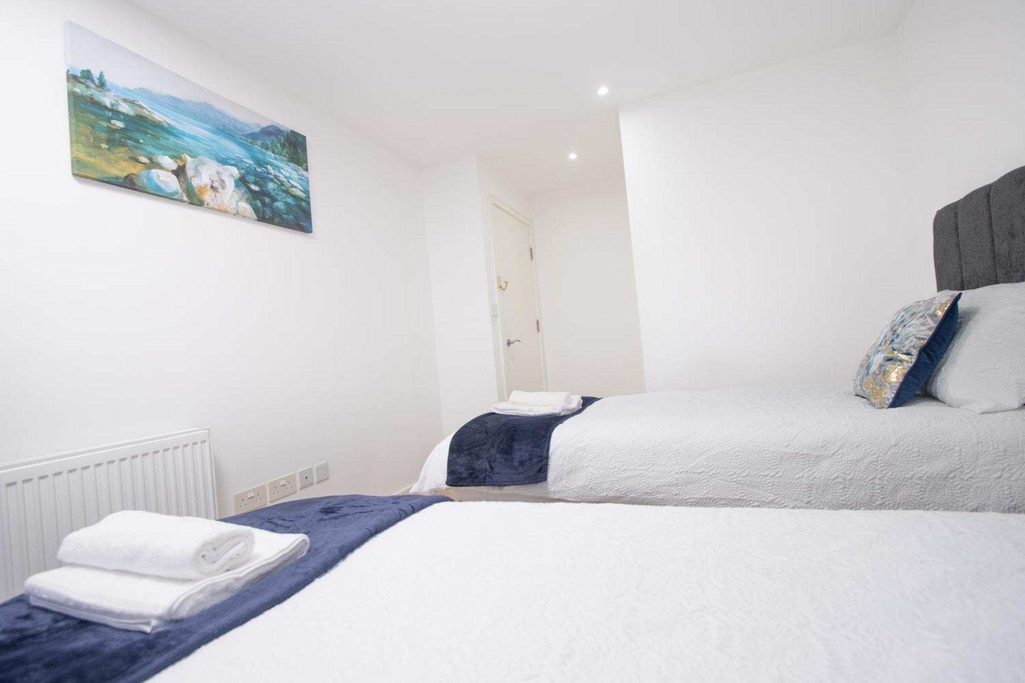 Midland I 1-min Walk To Town Centre & Station I 8-mins To Airport I Private Balcony Apartment Luton (Bedfordshire)